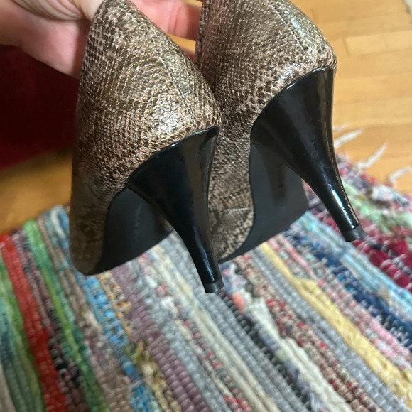 Bandolino Snakeskin Pattern Heels - Brown 10M - Picture 6 of 14